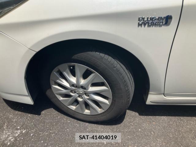 Toyota PRIUS PHV 2014-01 8101418-7