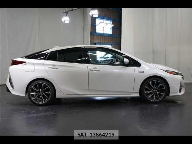 Toyota PRIUS PHV 2017-06 8101414-15