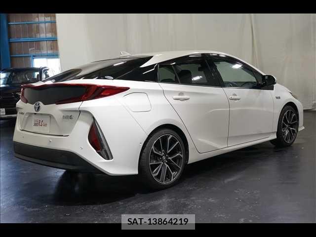 Toyota PRIUS PHV 2017-06 8101414-8