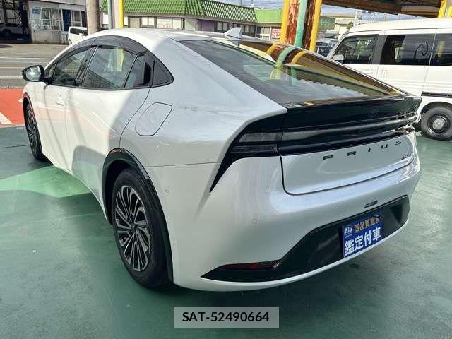 Toyota PRIUS PHV 2023-10 8101407-3