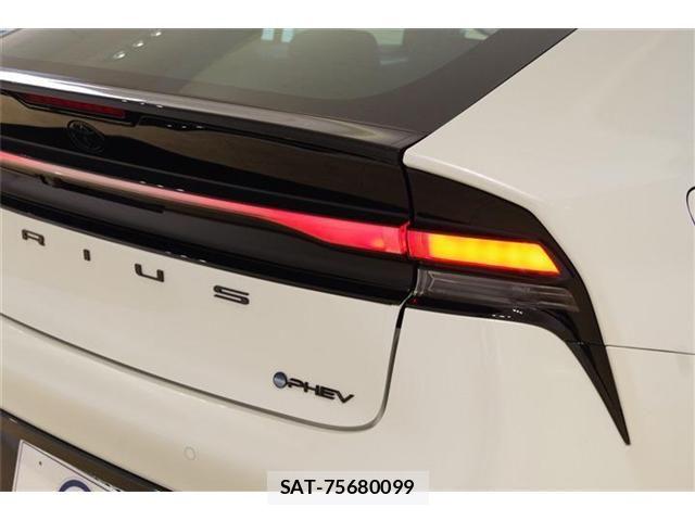 Toyota PRIUS PHV 2025-10 8131991-28