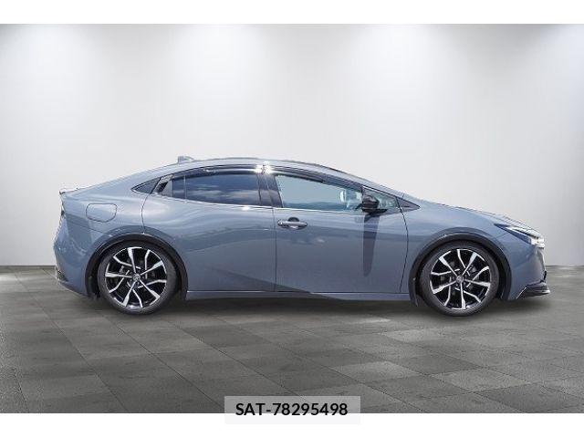 Toyota PRIUS PHV 2023-08 8131992-5