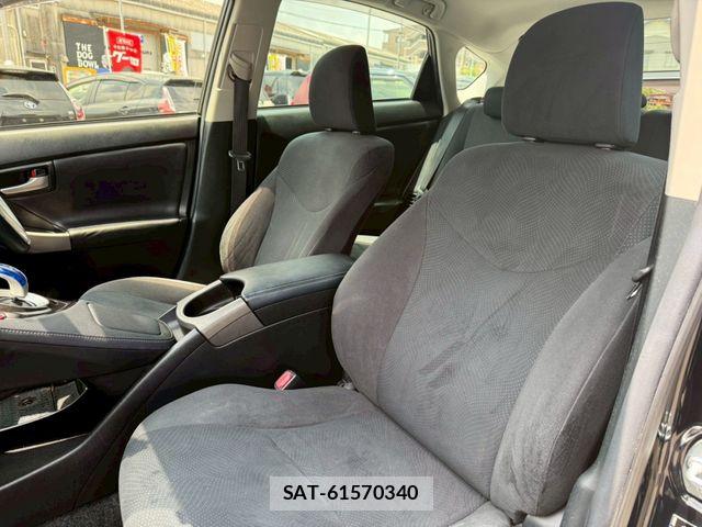 Toyota PRIUS PHV 2014-06 8159059-6