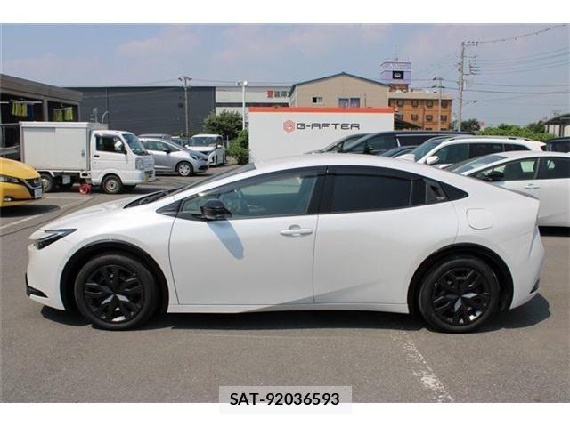 Toyota PRIUS PHV 2023-07 8209702-11