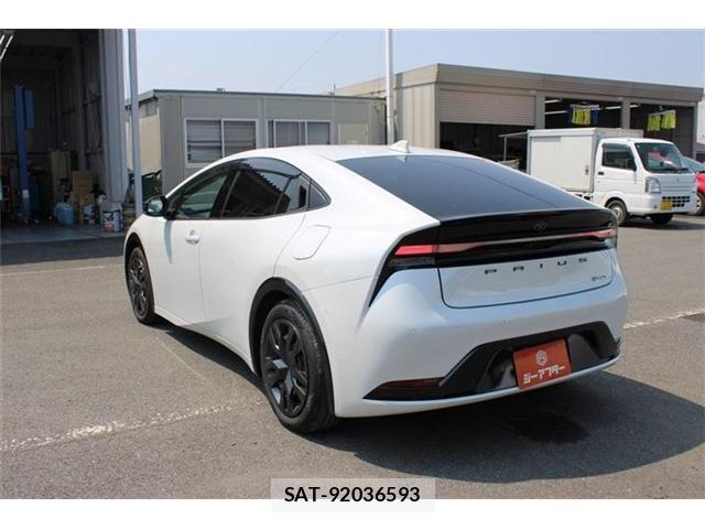 Toyota PRIUS PHV 2023-07 8209702-15