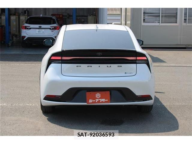 Toyota PRIUS PHV 2023-07 8209702-16