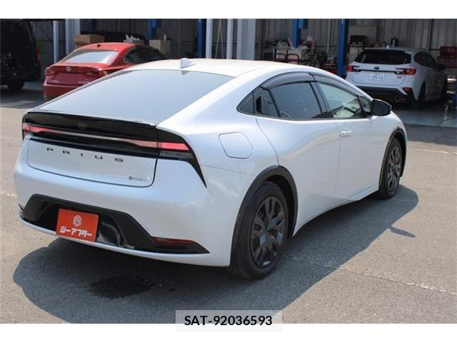 Toyota PRIUS PHV 2023-07 8209702-17