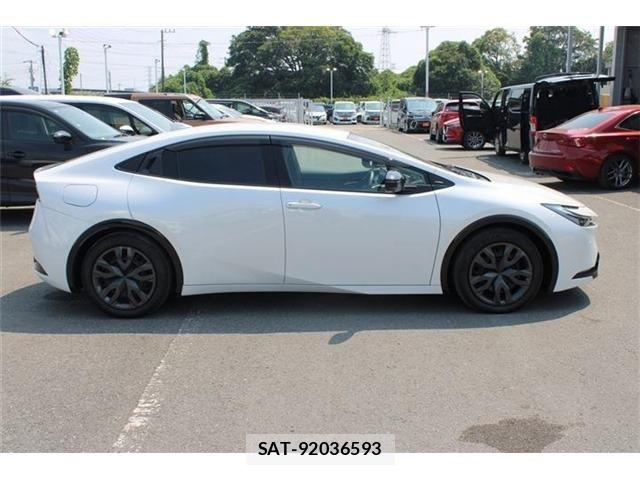 Toyota PRIUS PHV 2023-07 8209702-18