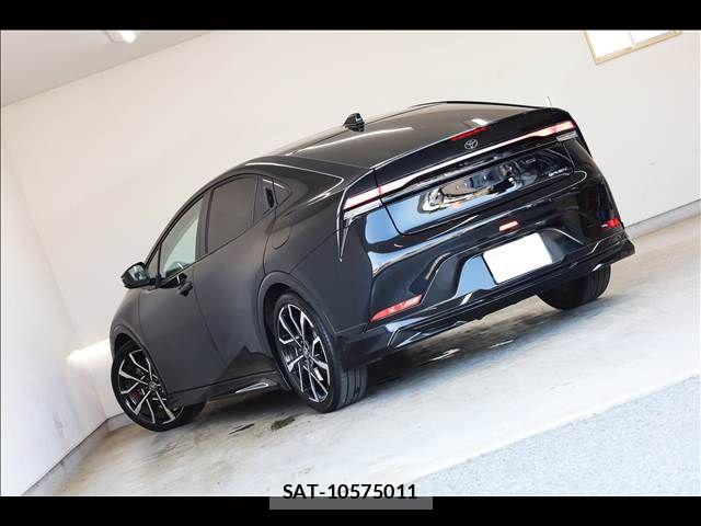 Toyota PRIUS PHV 2023-11 8209701-10