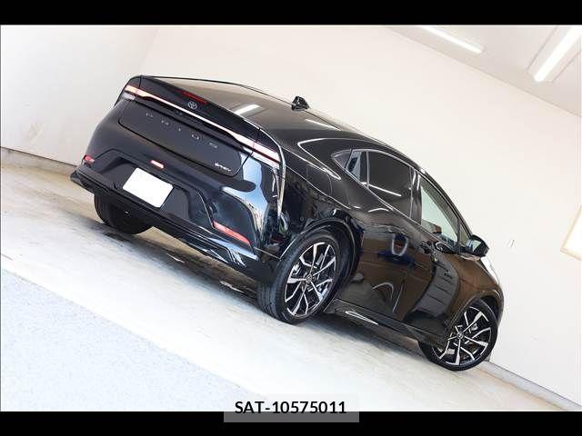 Toyota PRIUS PHV 2023-11 8209701-11