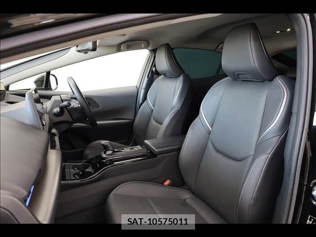 Toyota PRIUS PHV 2023-11 8209701-17