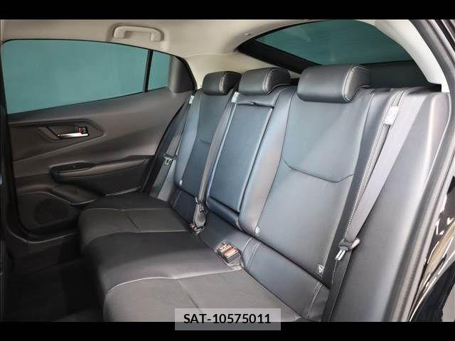 Toyota PRIUS PHV 2023-11 8209701-18