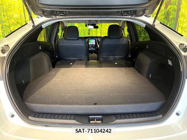 Toyota PRIUS PHV 2018-06 8209703-10