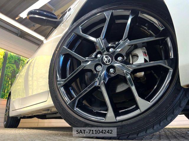 Toyota PRIUS PHV 2018-06 8209703-12