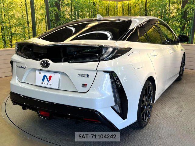 Toyota PRIUS PHV 2018-06 8209703-16