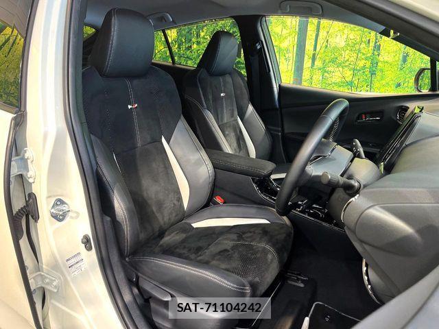 Toyota PRIUS PHV 2018-06 8209703-8
