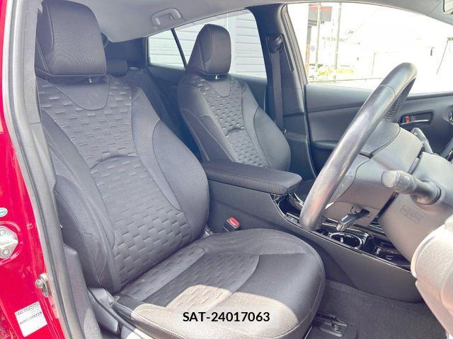 Toyota PRIUS PHV 2017-03 8209707-11