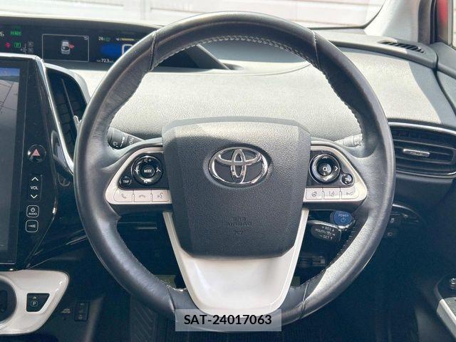 Toyota PRIUS PHV 2017-03 8209707-14