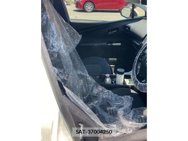 Toyota PRIUS PHV 2018-08 8231401-15