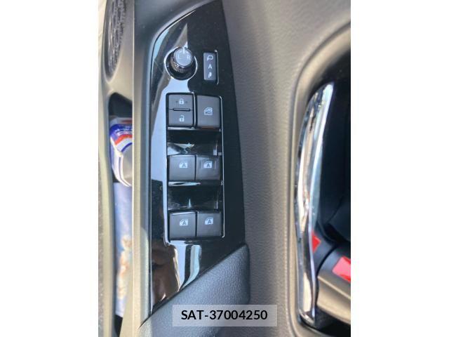 Toyota PRIUS PHV 2018-08 8231401-16