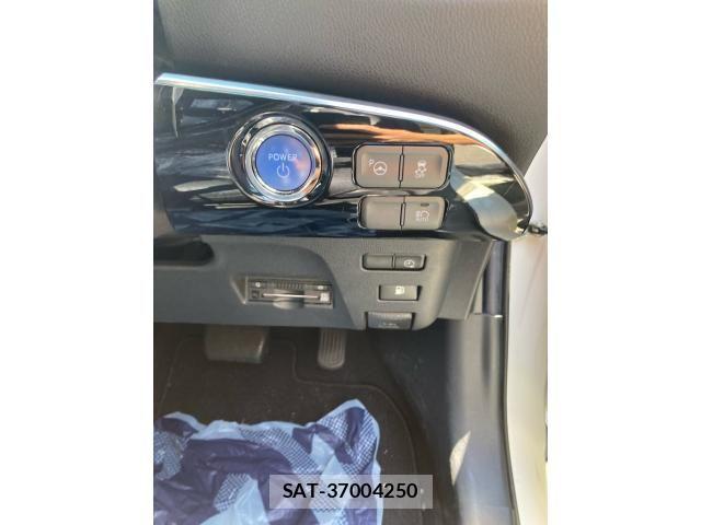 Toyota PRIUS PHV 2018-08 8231401-17