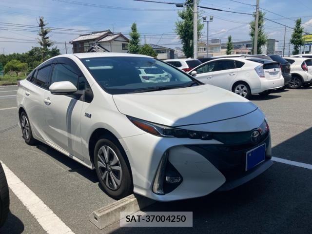 Toyota PRIUS PHV 2018-08 8231401-1