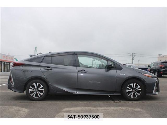 Toyota PRIUS PHV 2017-05 8246424-13