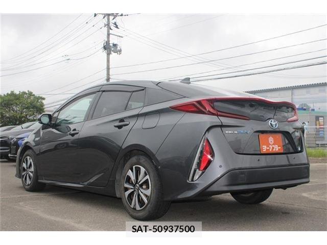 Toyota PRIUS PHV 2017-05 8246424-18