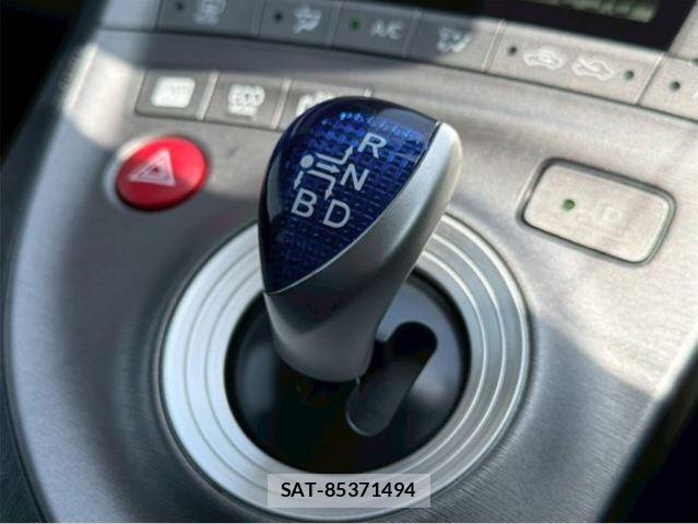 Toyota PRIUS PHV 2012-06 8246425-19