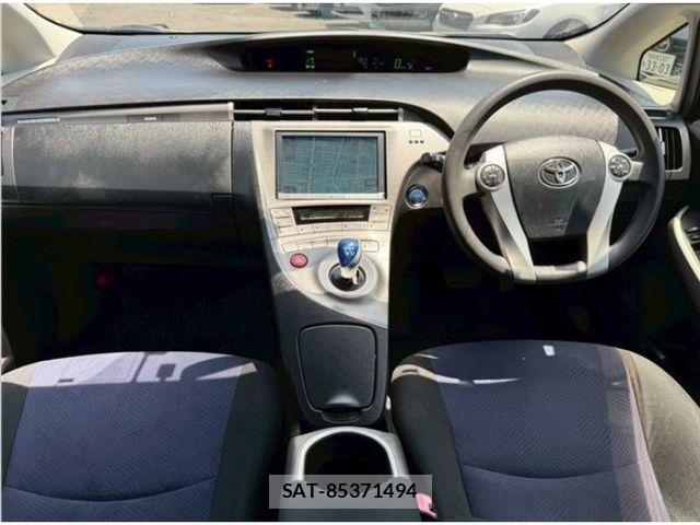 Toyota PRIUS PHV 2012-06 8246425-2