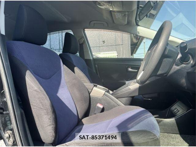 Toyota PRIUS PHV 2012-06 8246425-5
