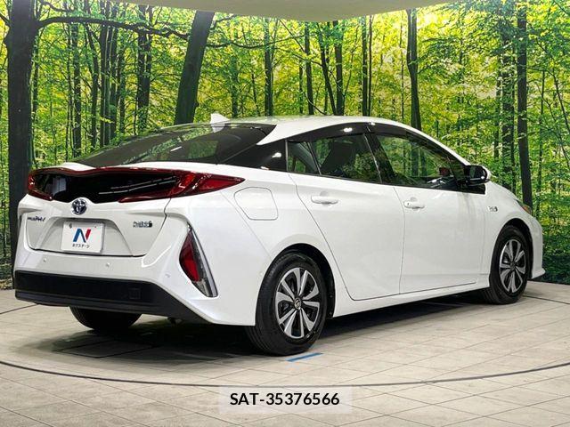 Toyota PRIUS PHV 2022-02 8246423-16