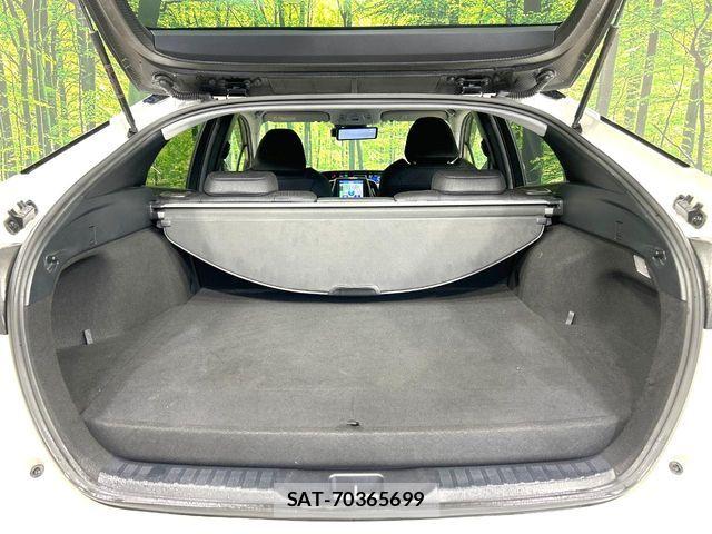 Toyota PRIUS PHV 2017-05 8316597-10