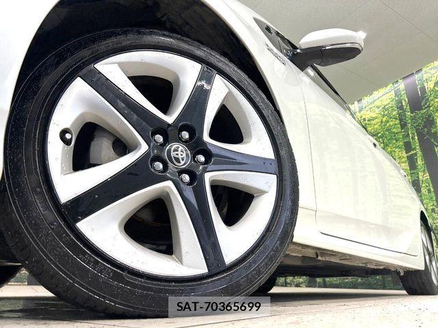 Toyota PRIUS PHV 2017-05 8316597-12