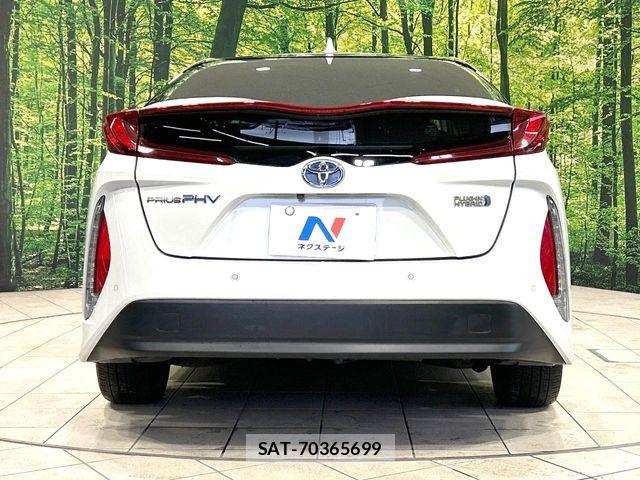 Toyota PRIUS PHV 2017-05 8316597-14