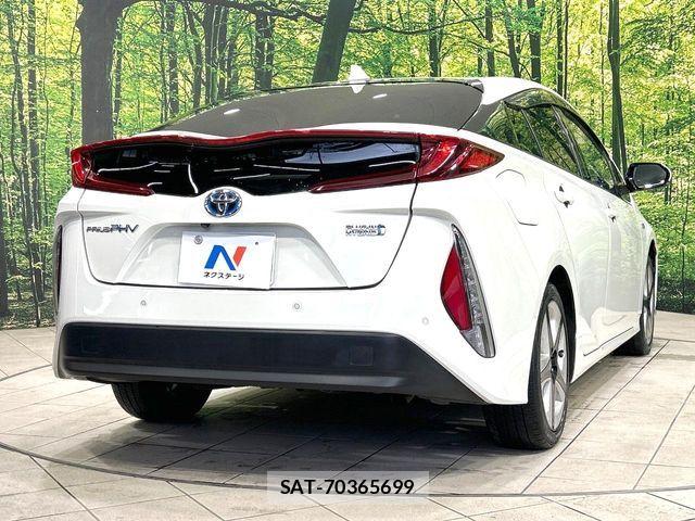 Toyota PRIUS PHV 2017-05 8316597-16