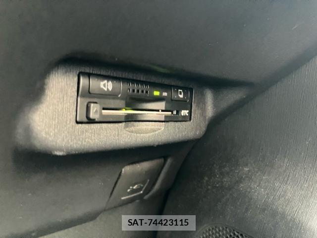 Toyota PRIUS PHV 2012-02 8316599-10