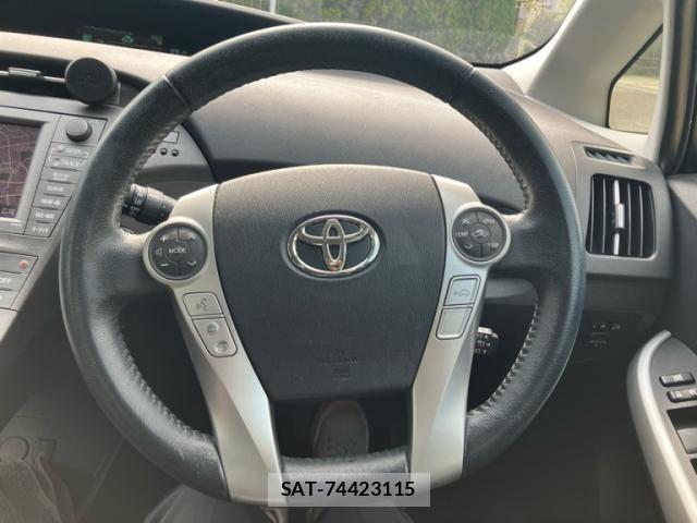 Toyota PRIUS PHV 2012-02 8316599-11