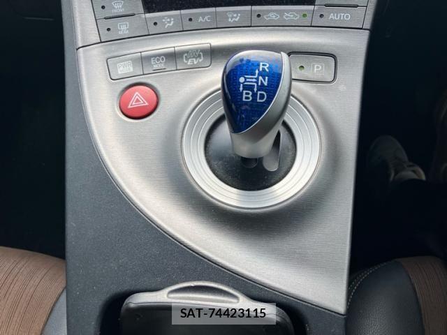 Toyota PRIUS PHV 2012-02 8316599-13
