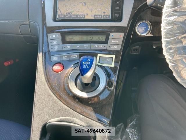 Toyota PRIUS PHV 2014-10 8316598-15