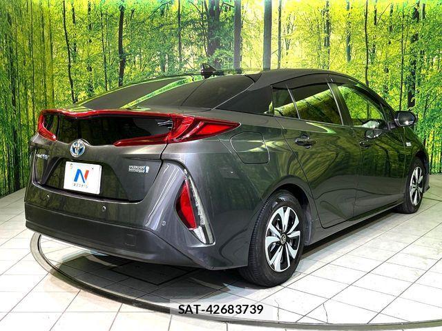 Toyota PRIUS PHV 2019-06 8316595-16