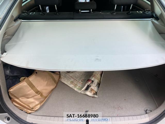 Toyota PRIUS PHV 2015-01 8337524-12