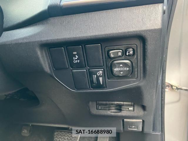 Toyota PRIUS PHV 2015-01 8337524-16