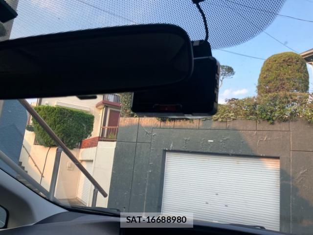Toyota PRIUS PHV 2015-01 8337524-21