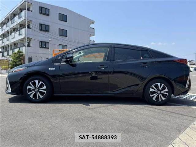 Toyota PRIUS PHV 2021-10 8355418-10
