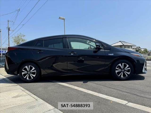 Toyota PRIUS PHV 2021-10 8355418-11