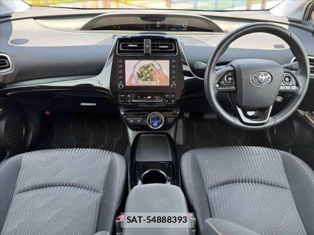 Toyota PRIUS PHV 2021-10 8355418-1