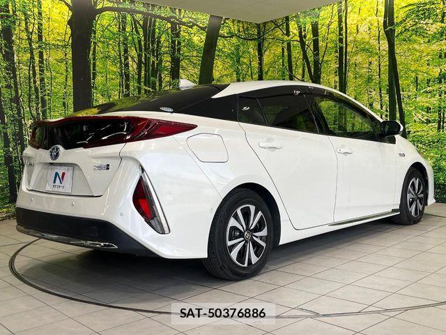 Toyota PRIUS PHV 2018-02 8355422-16