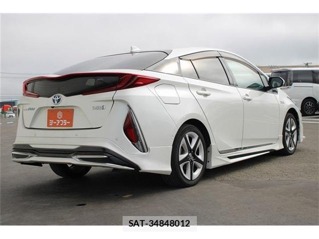 Toyota PRIUS PHV 2017-09 8355421-10