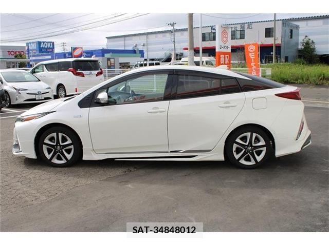 Toyota PRIUS PHV 2017-09 8355421-13